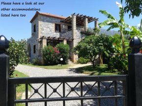 Stoupa's Paradise, Stoúpa